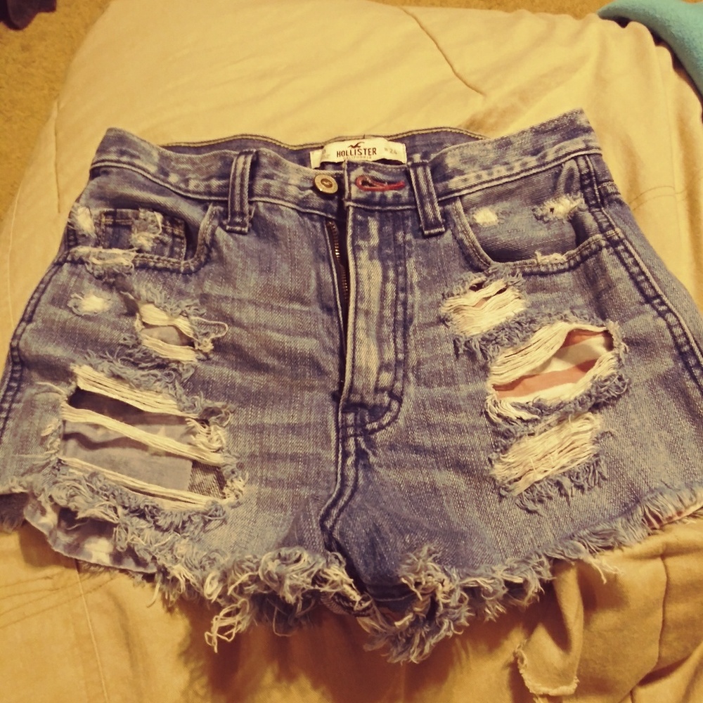 Ripped high waisted Hollister shorts